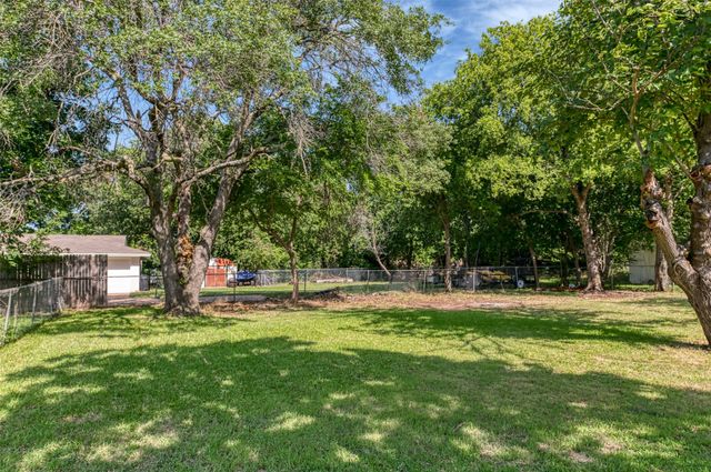 1138 Usher Street, Benbrook, TX 76126