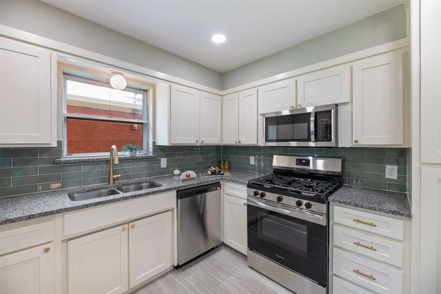 1138 Usher Street, Benbrook, TX 76126