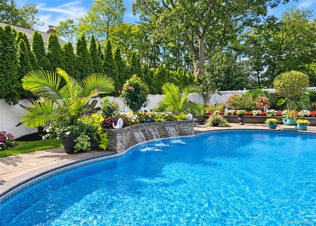 521 Park Avenue, Centereach, NY 11720