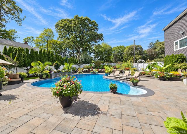521 Park Avenue, Centereach, NY 11720
