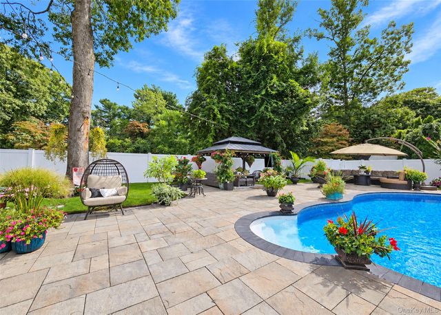 521 Park Avenue, Centereach, NY 11720