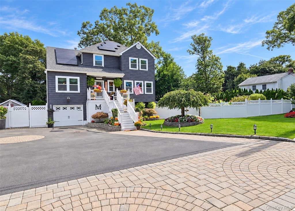 521 Park Avenue, Centereach, NY 11720