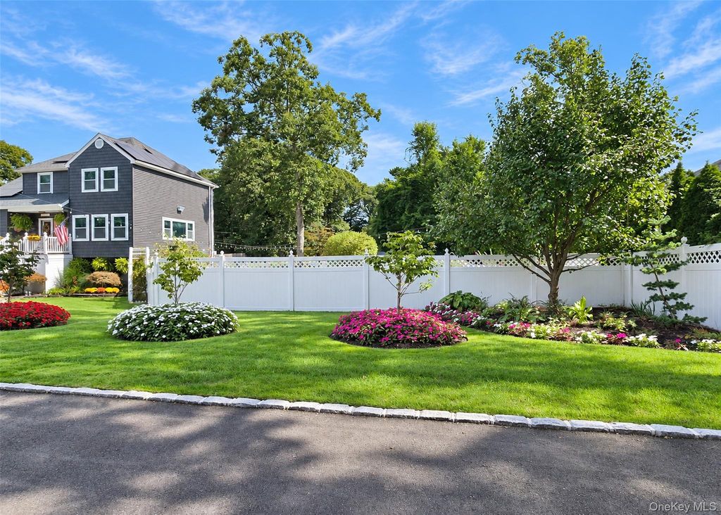 521 Park Avenue, Centereach, NY 11720 — photo 2
