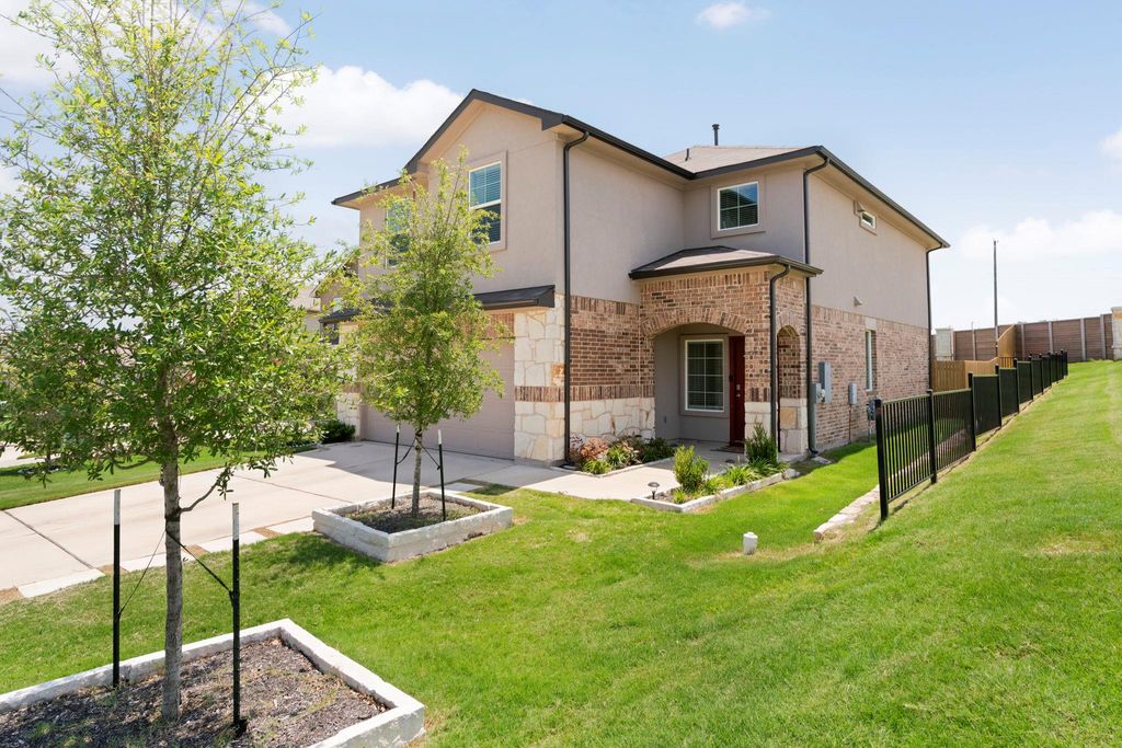 300 Brooklyn DR, Georgetown, TX 78626