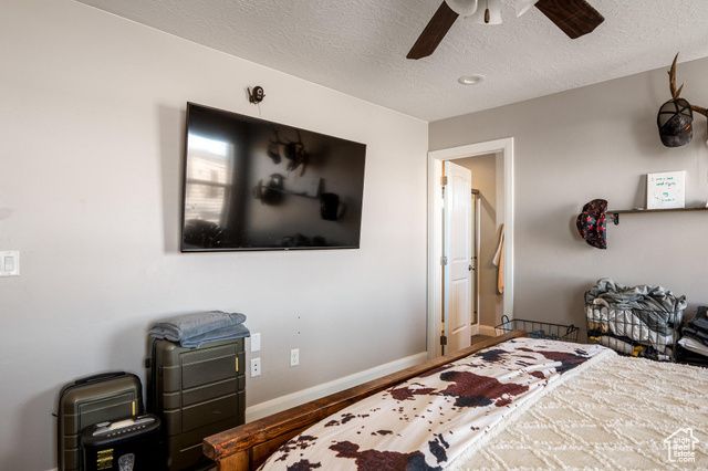 5203 N TOMAHAWK DR, Enoch, UT 84721