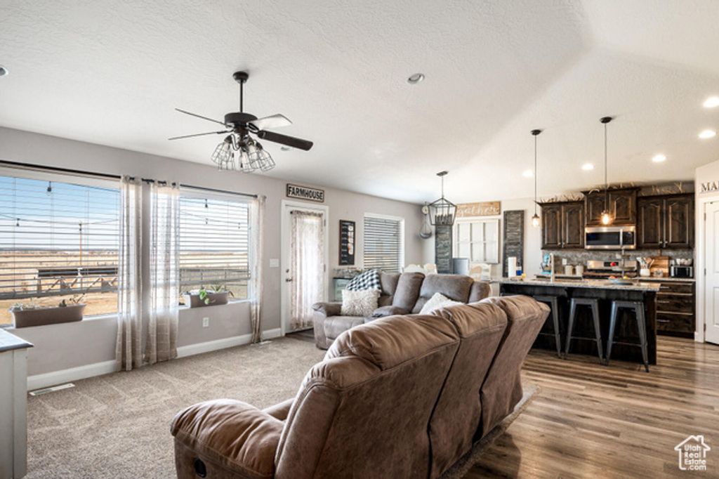 5203 N TOMAHAWK DR, Enoch, UT 84721