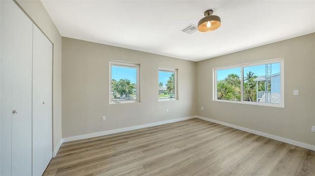 5168 SANDY COVE, Sarasota, FL 34242