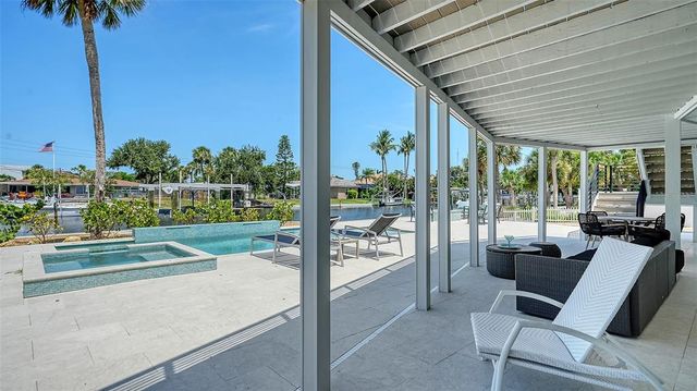 5168 SANDY COVE, Sarasota, FL 34242
