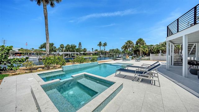 5168 SANDY COVE, Sarasota, FL 34242
