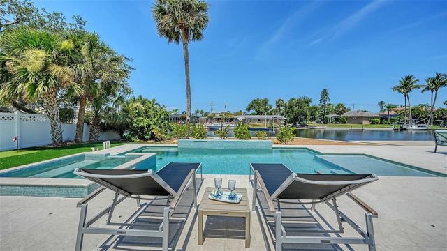 5168 SANDY COVE, Sarasota, FL 34242
