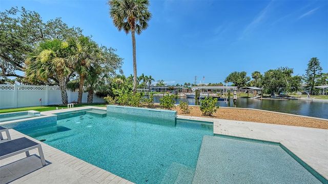5168 SANDY COVE, Sarasota, FL 34242