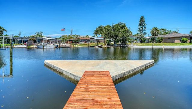 5168 SANDY COVE, Sarasota, FL 34242