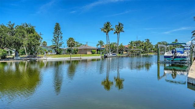 5168 SANDY COVE, Sarasota, FL 34242