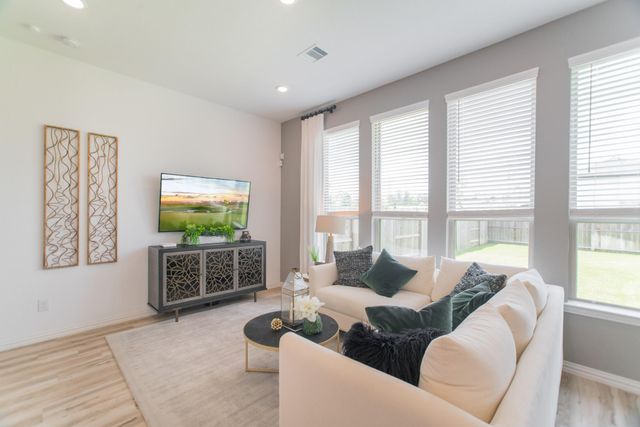 438 Lake Day Drive, Conroe, TX 77304