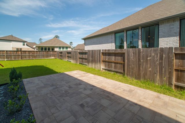 438 Lake Day Drive, Conroe, TX 77304