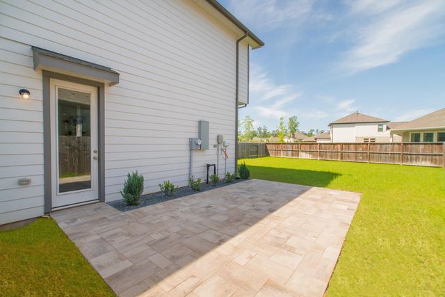 438 Lake Day Drive, Conroe, TX 77304