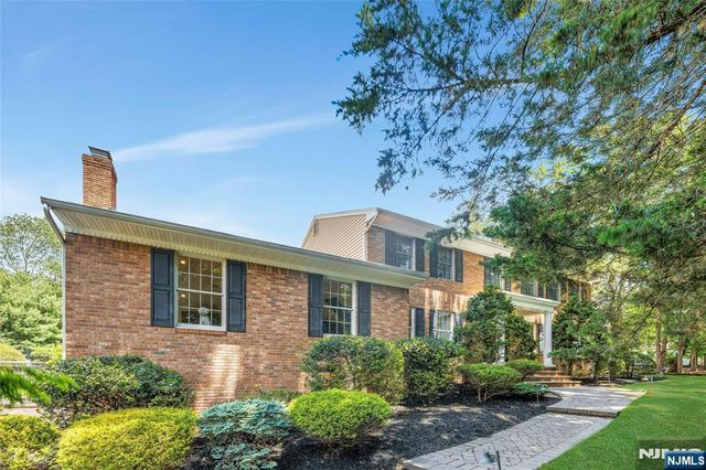 980 Briarwoods Road, Franklin Lakes, NJ 07417