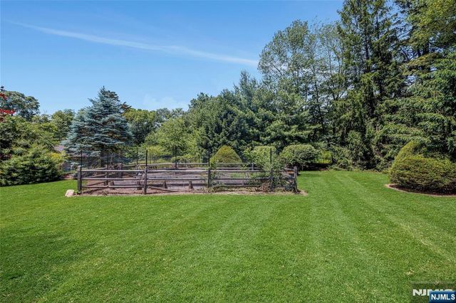 980 Briarwoods Road, Franklin Lakes, NJ 07417