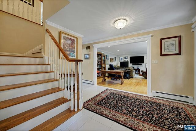 980 Briarwoods Road, Franklin Lakes, NJ 07417