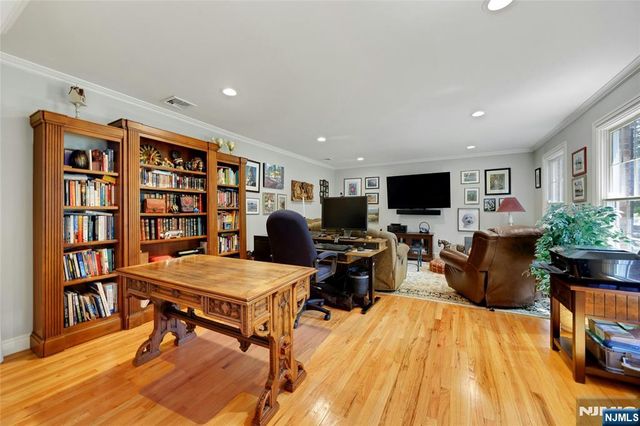 980 Briarwoods Road, Franklin Lakes, NJ 07417