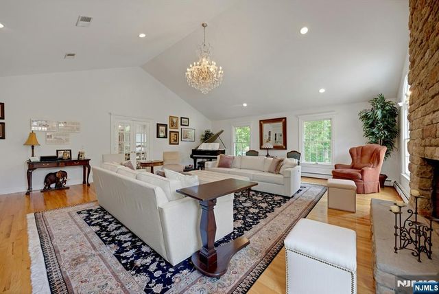 980 Briarwoods Road, Franklin Lakes, NJ 07417
