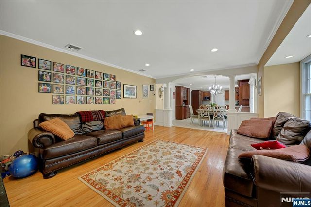 980 Briarwoods Road, Franklin Lakes, NJ 07417