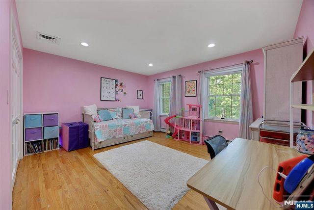 980 Briarwoods Road, Franklin Lakes, NJ 07417