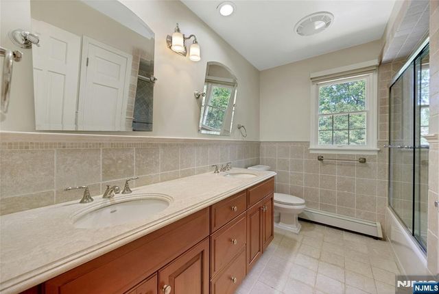 980 Briarwoods Road, Franklin Lakes, NJ 07417