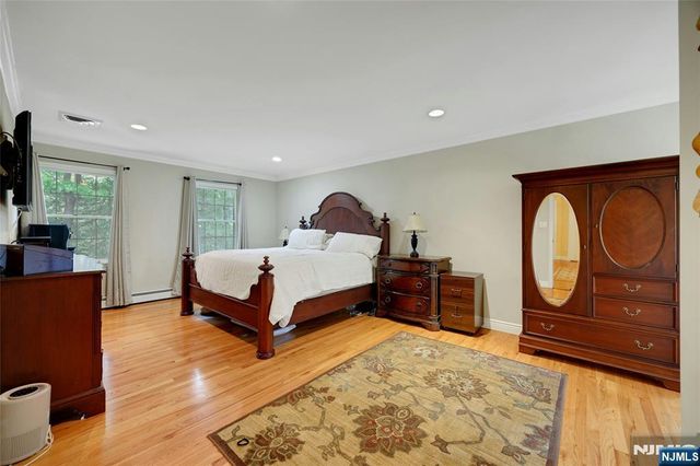 980 Briarwoods Road, Franklin Lakes, NJ 07417