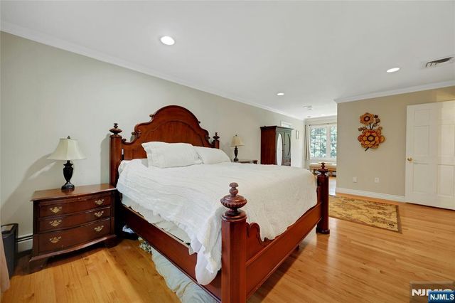 980 Briarwoods Road, Franklin Lakes, NJ 07417