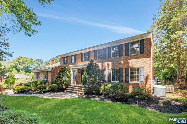 980 Briarwoods Road, Franklin Lakes, NJ 07417