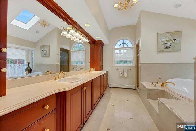 980 Briarwoods Road, Franklin Lakes, NJ 07417