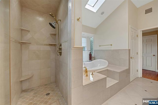 980 Briarwoods Road, Franklin Lakes, NJ 07417