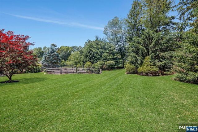 980 Briarwoods Road, Franklin Lakes, NJ 07417