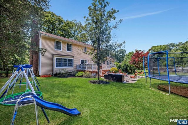 980 Briarwoods Road, Franklin Lakes, NJ 07417