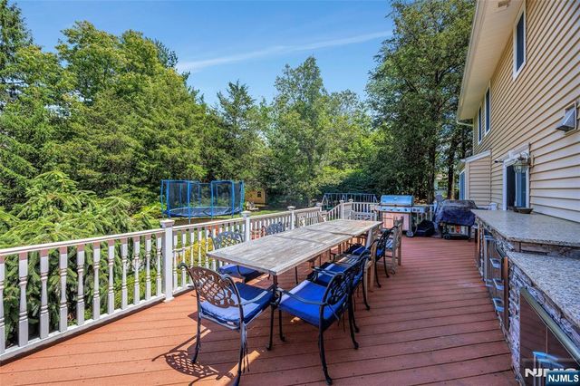 980 Briarwoods Road, Franklin Lakes, NJ 07417