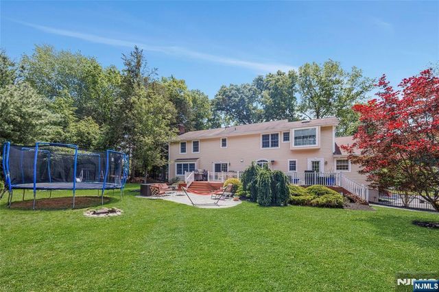 980 Briarwoods Road, Franklin Lakes, NJ 07417