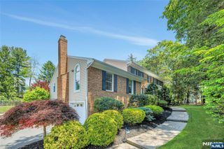 980 Briarwoods Road, Franklin Lakes, NJ 07417