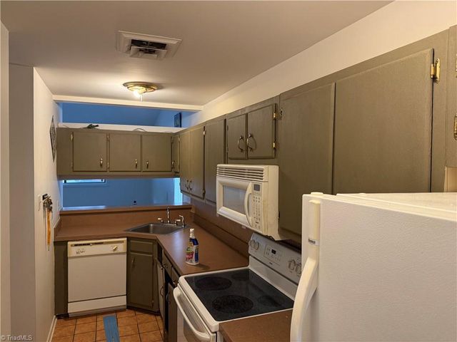 205 Village Lane F, Greensboro, NC 27409