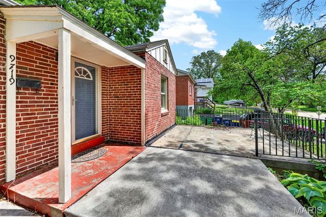 9719 Greenwood Terrace, Rock Hill, MO 63119