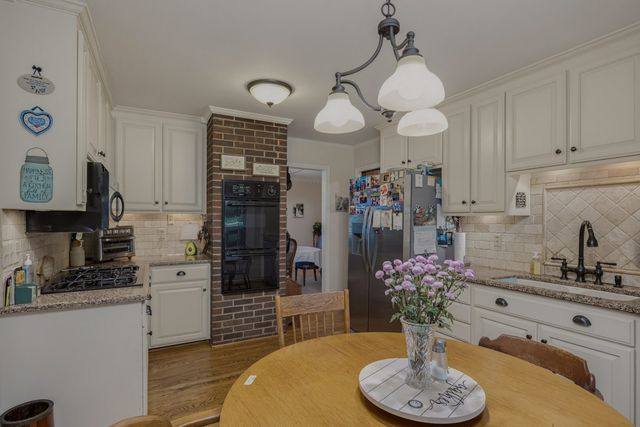 8417 Merrymount Dr, Nashville, TN 37221
