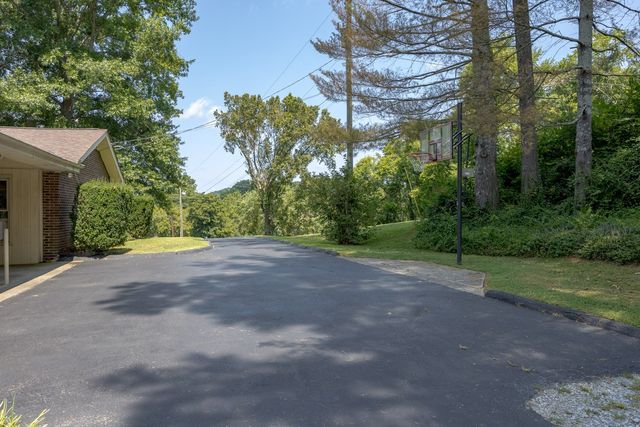 8417 Merrymount Dr, Nashville, TN 37221