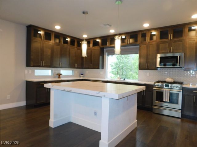 8065 Misty Canyon Avenue, Las Vegas, NV 89113