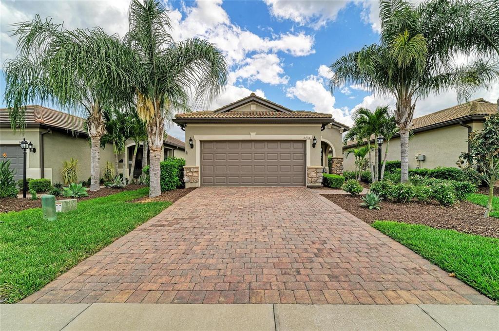 Image 3 of property listing at 6735 HAVERHILL COURT, Bradenton, FL 34202