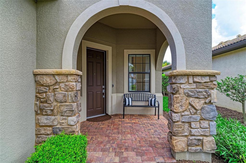 Image 4 of property listing at 6735 HAVERHILL COURT, Bradenton, FL 34202