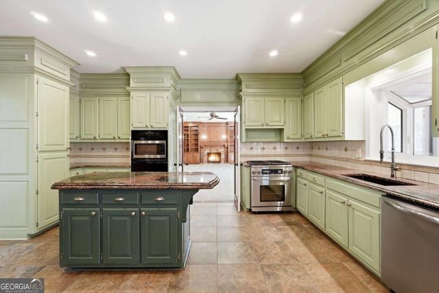 7300 Chattahoochee Bluff Drive, Atlanta, GA 30350