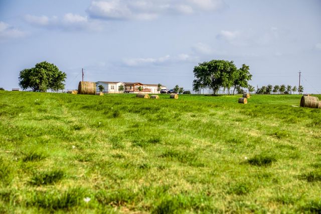 3575 County Road 271, Moulton, TX 77975