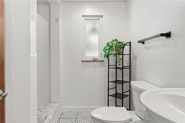 1049 Windermere Dr., Squirrel Hill, PA 15218