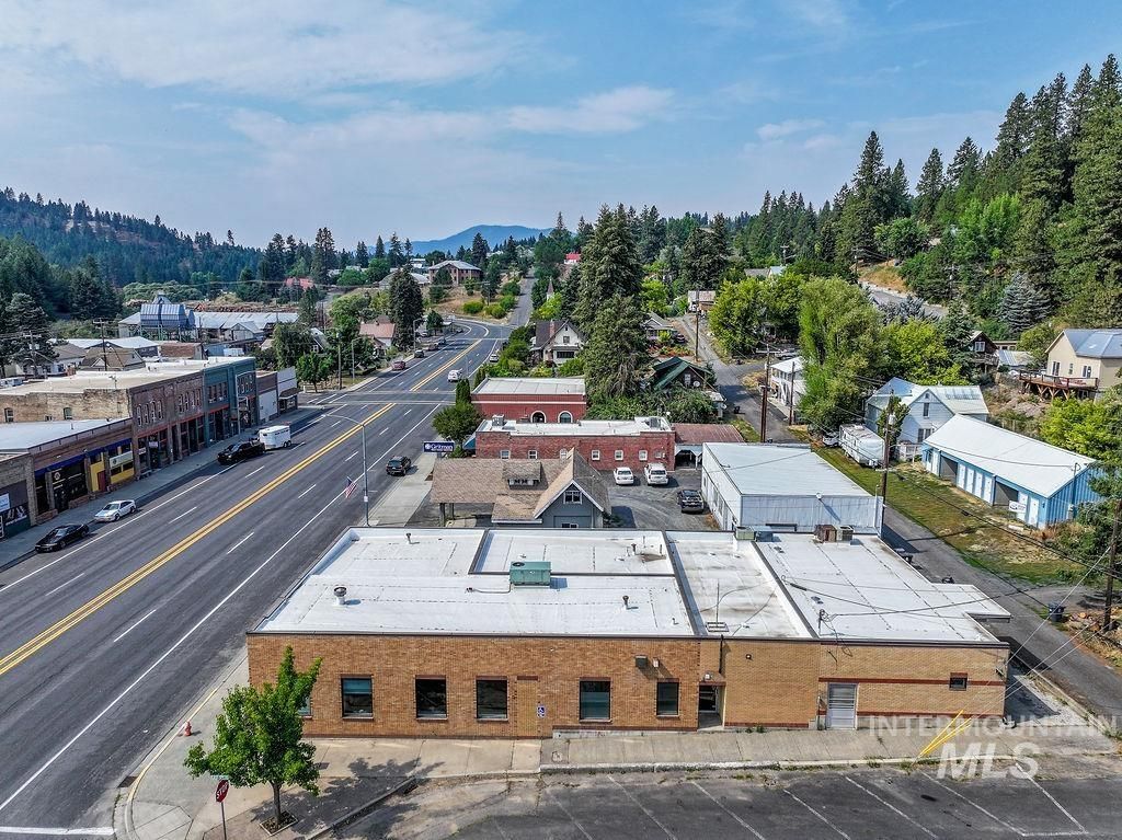 424 S Main St, Troy, ID 83871