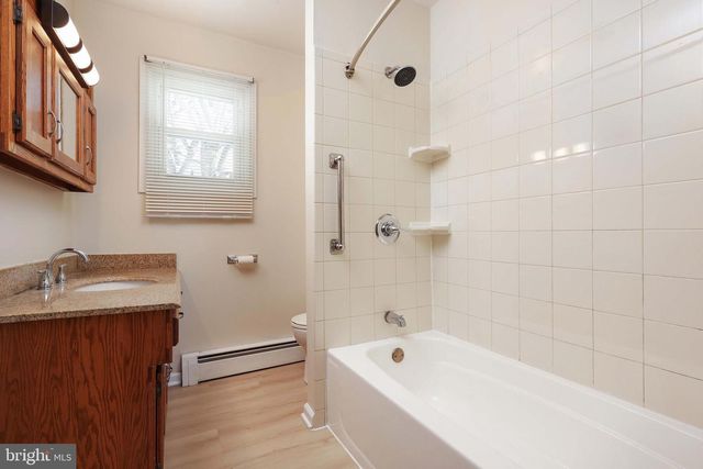 42 RUNNING BROOK RD W, Ewing, NJ 08638